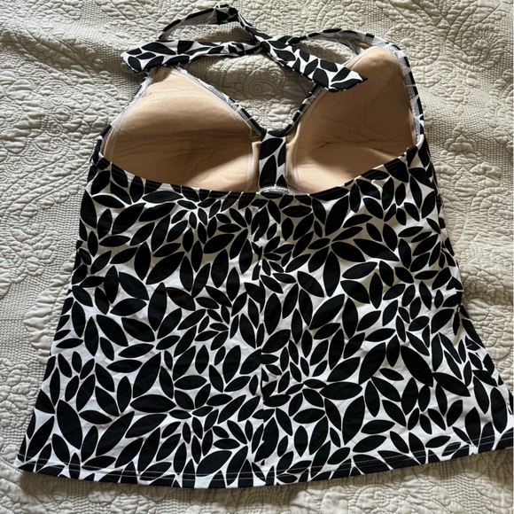 Land’s End black/white halter tie tankini top with leaf pattern - size 14 DD - Picture 2 of 3